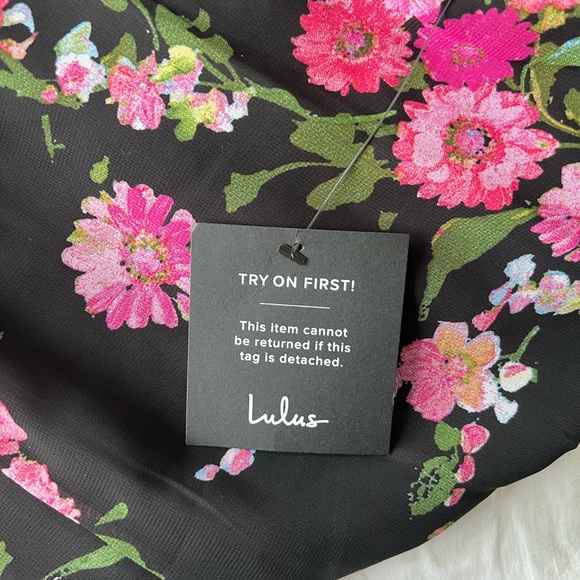 Lulu’s Blooming Love Jumpsuit Size M - Picture 6 of 10